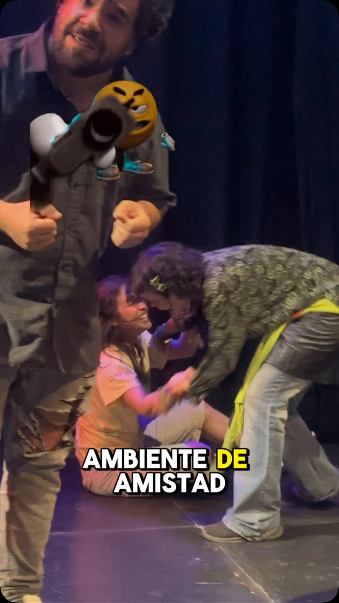 Obra de teatro / Conócenos